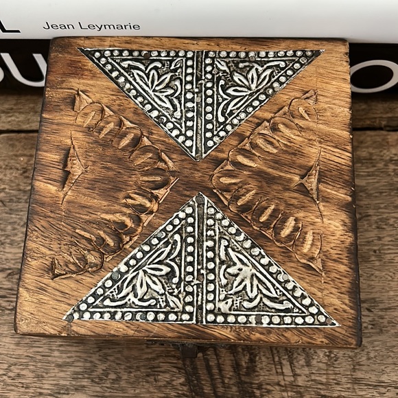 Wood and metal box - Picture 2 of 6